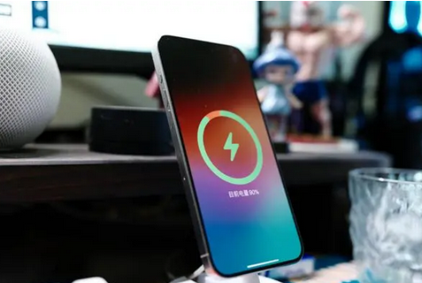 邻水苹果15换屏服务分享用什么充电器给iPhone15充电更好 